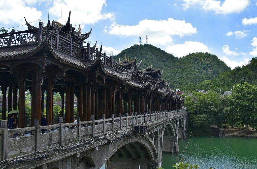 春联送村民 墨香添年味